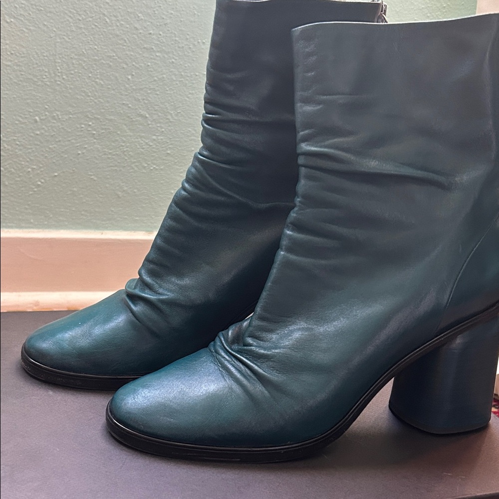 Halmanera Dark Green Heeled Boots
